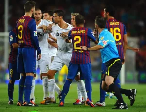 الانقسام داخل المنتخب الإسباني بين لاعبي ريال مدريد وبرشلونة