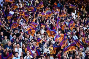 جماهير تشجع فريقها