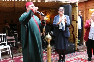 الفنان عادل العمراني يحيي حفل المسيرة الخضراء ببرشلونة