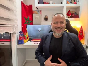 الجالية المغربية بإسبانيا تتضامن مع الناشط المهدد