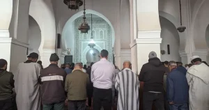 صلاة الجماعة في مسجد سيدي يوسف بن أحمد