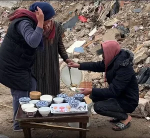 مواطنون مغاربة يقدمون المساعدة لفرق الإنقاذ في فاجعة فاس