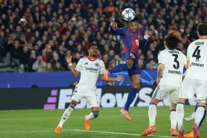 جول كوندي يسجل هدفاً برأسية في مباراة دوري الأبطال