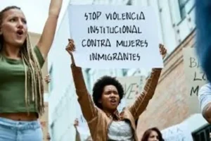 العنصرية المؤسساتية ضد المهاجرين في المؤسسات الإسبانية