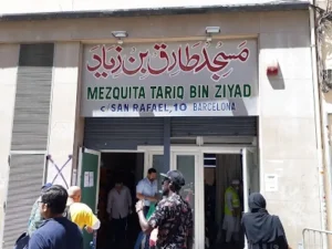 مسجد في أوروبا يستقبل المصلين