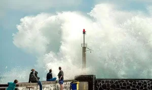 مناطق ساحلية خطرة في كتالونيا أثناء الأمواج القوية
