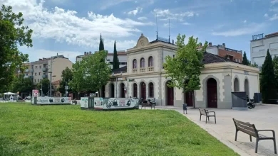 خدمة حافلات مجانية تيراسا لربط محطتي الشمال والشرق.