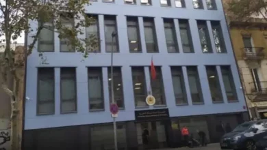 من يجمع المغاربة ومن يفرّقهم في برشلونة؟