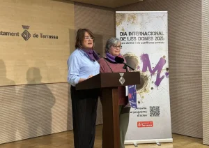 نساء يعانين من النزاعات المسلحة وحقوق الإنسان