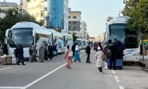 مواطنون يغادرون منازلهم بسبب فيضانات القصر الكبير