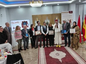 لحظة تكريم الوجوه الفاعلة في المجتمع خلال حفل الإفطار الرمضاني الذي نظمه ياسين أزار