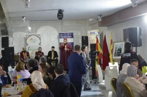 الفنان المغربي عادل العمراني يحيي فقرات إنشادية في حفل الإفطار الرمضاني لجمعية أسكاف في تراسا